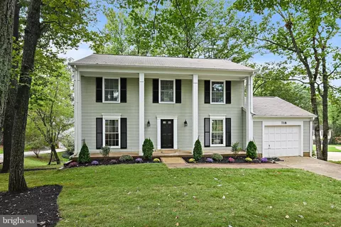 718 NW Upham Pl NW, Vienna, VA 22180