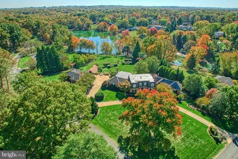11227 Country Pl, Oakton, VA 22124