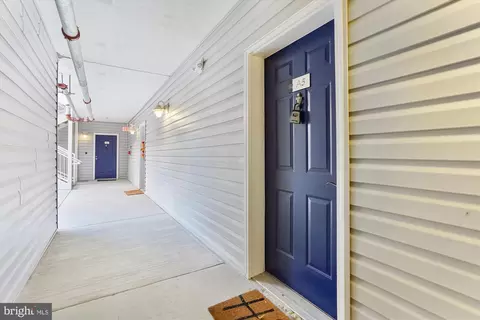 3178 Summit Square Dr #3-A5, Oakton, VA 22124