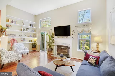 8309 Linden Oaks Ct, Lorton, VA 22079
