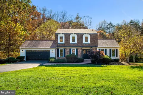 10601 Daysailer Dr, Fairfax Station, VA 22039