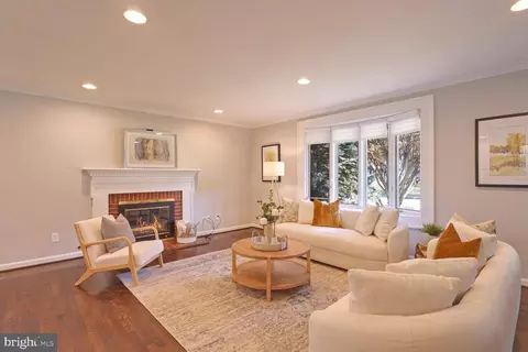 7639 Long Pine Dr, Springfield, VA 22151 photo 4