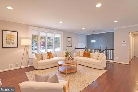 7639 Long Pine Dr, Springfield, VA 22151 photo 5