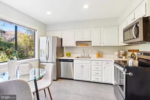2190 Glencourse Ln, Reston, VA 20191 photo 13