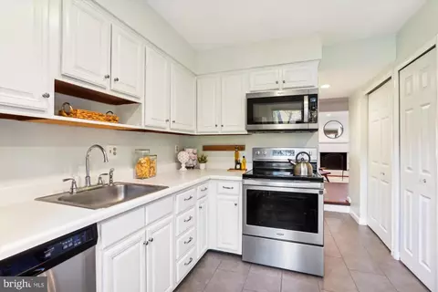2190 Glencourse Ln, Reston, VA 20191 photo 14
