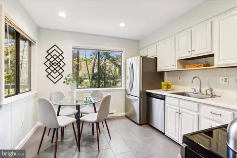 2190 Glencourse Ln, Reston, VA 20191 photo 12