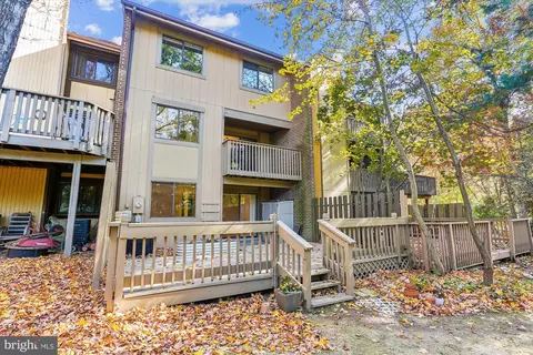 2190 Glencourse Ln, Reston, VA 20191 photo 3
