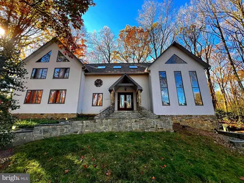 11265 Beach Mill Rd, Great Falls, VA 22066