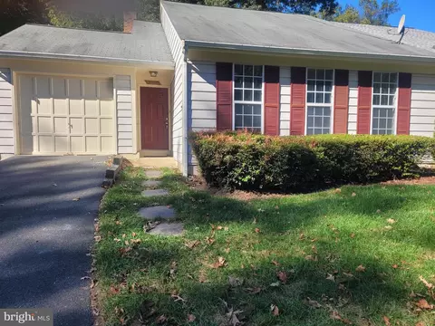 9996 Hemlock Woods Ln, Burke, VA 22015