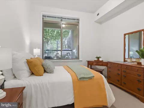 Bedroom - 1450 Emerson Ave #G01, Mclean, VA 22101 photo 5 of 7