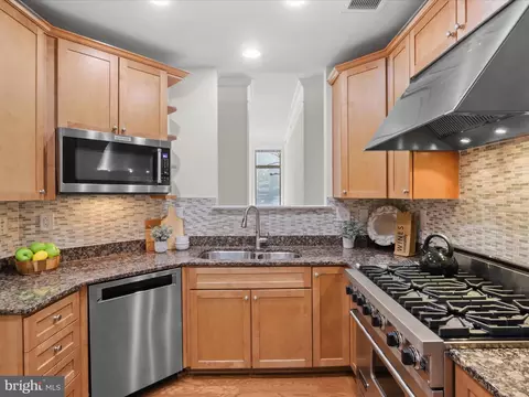 Kitchen - 1450 Emerson Ave #G01, Mclean, VA 22101 photo 2 of 7