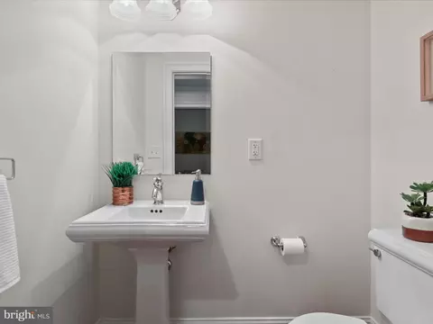 Bath - 1450 Emerson Ave #G01, Mclean, VA 22101 photo 1 of 6