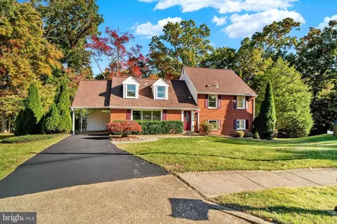 9511 Saint Charles Pl, Fairfax, VA 22032