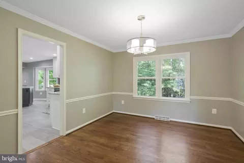 7582 Seabrook Ln, Springfield, VA 22153 photo 9