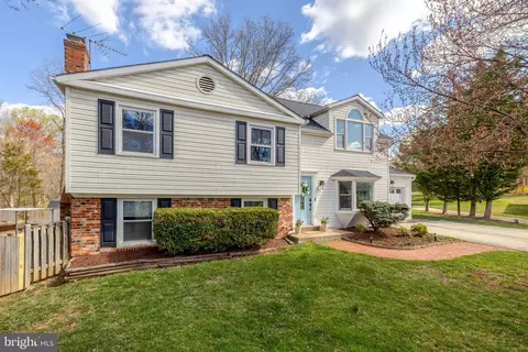 2600 John Milton Ct, Herndon, VA 20171
