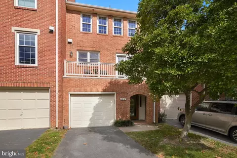 5932 Munson Ct, Falls Church, VA 22041