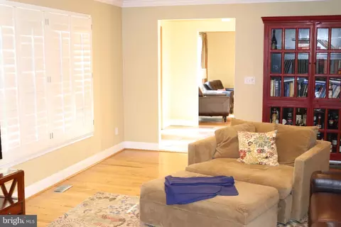 1588 Forest Villa Ln, Mclean, VA 22101 photo 28