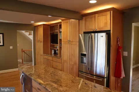 1588 Forest Villa Ln, Mclean, VA 22101 photo 24