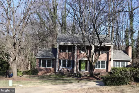 1588 Forest Villa Ln, Mclean, VA 22101 photo 6