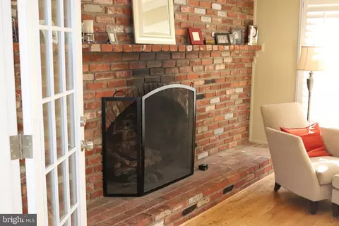 1588 Forest Villa Ln, Mclean, VA 22101 photo 27