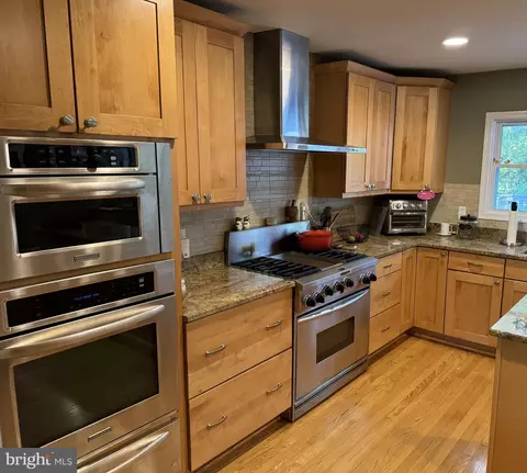 1588 Forest Villa Ln, Mclean, VA 22101 photo 17
