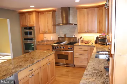 1588 Forest Villa Ln, Mclean, VA 22101 photo 16