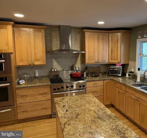1588 Forest Villa Ln, Mclean, VA 22101 photo 20