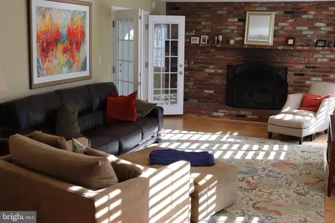 1588 Forest Villa Ln, Mclean, VA 22101 photo 30