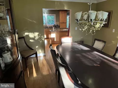 1588 Forest Villa Ln, Mclean, VA 22101 photo 11