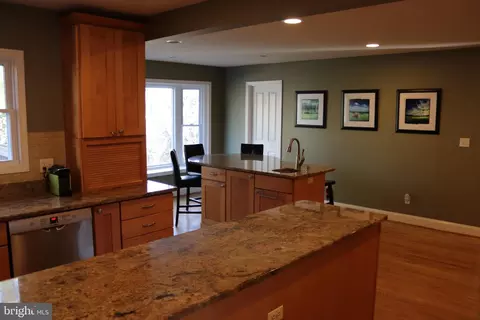 1588 Forest Villa Ln, Mclean, VA 22101 photo 19