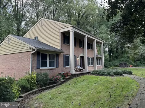 1588 Forest Villa Ln, Mclean, VA 22101 photo 5