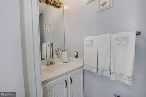 Bath - 6460 Franconia Ct, Springfield, VA 22150 photo 1 of 6