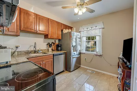 Kitchen - 6460 Franconia Ct, Springfield, VA 22150 photo 1 of 2