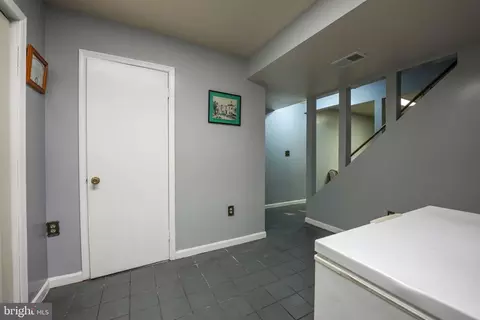 Entry Way - 6460 Franconia Ct, Springfield, VA 22150 photo 3 of 3
