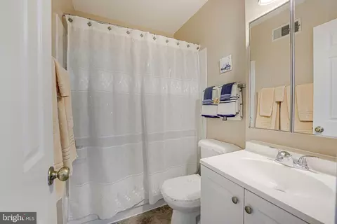 Bath - 6460 Franconia Ct, Springfield, VA 22150 photo 4 of 6