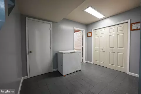 Entry Way - 6460 Franconia Ct, Springfield, VA 22150 photo 2 of 3