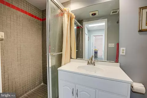 Bath - 6460 Franconia Ct, Springfield, VA 22150 photo 5 of 6