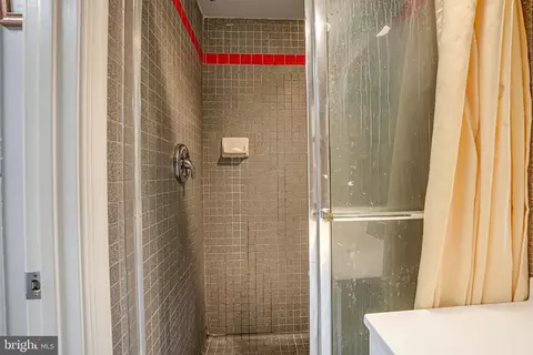 Bath - 6460 Franconia Ct, Springfield, VA 22150 photo 6 of 6