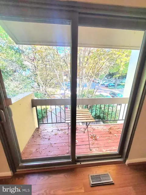 Exterior - 11632 Newbridge Ct, Reston, VA 20191 photo 2 of 2