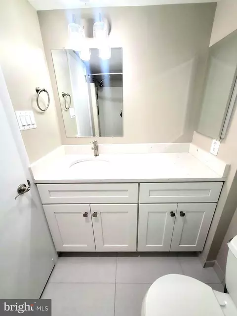 Bath - 11632 Newbridge Ct, Reston, VA 20191 photo 3 of 4