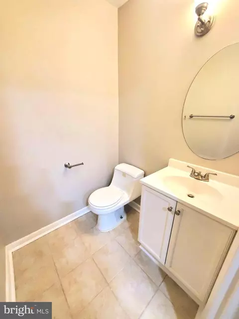 Bath - 11632 Newbridge Ct, Reston, VA 20191 photo 4 of 4