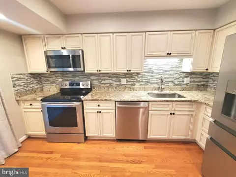 Kitchen - 11632 Newbridge Ct, Reston, VA 20191 photo 3 of 4
