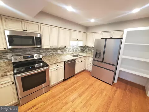 Kitchen - 11632 Newbridge Ct, Reston, VA 20191 photo 2 of 4