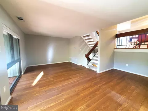 Living - 11632 Newbridge Ct, Reston, VA 20191 photo 2 of 6
