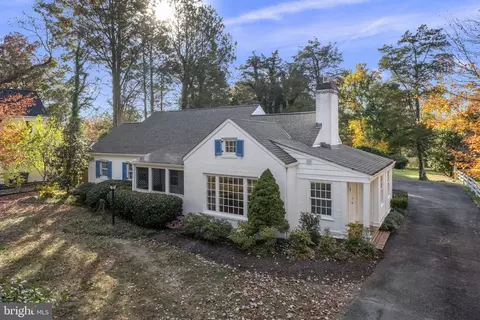 8230 W Boulevard Dr, Alexandria, VA 22308