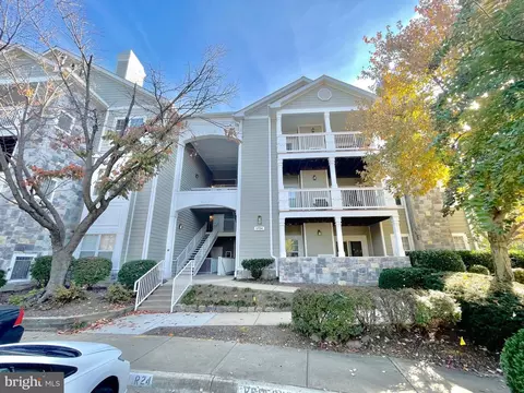 1724 Lake Shore Crest Dr #5, Reston, VA 20190