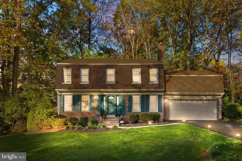 9910 Dale Ridge Ct, Vienna, VA 22181