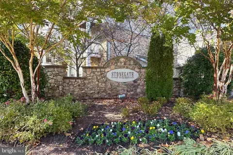 13329 Connor Dr #J, Centreville, VA 20120