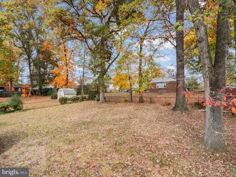 Exterior - 5321 Ravensworth Rd, Springfield, VA 22151 photo 6 of 6