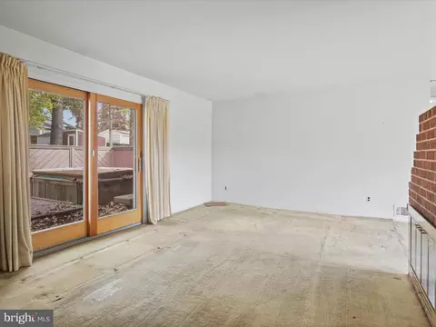 Living - 5321 Ravensworth Rd, Springfield, VA 22151 photo 4 of 4